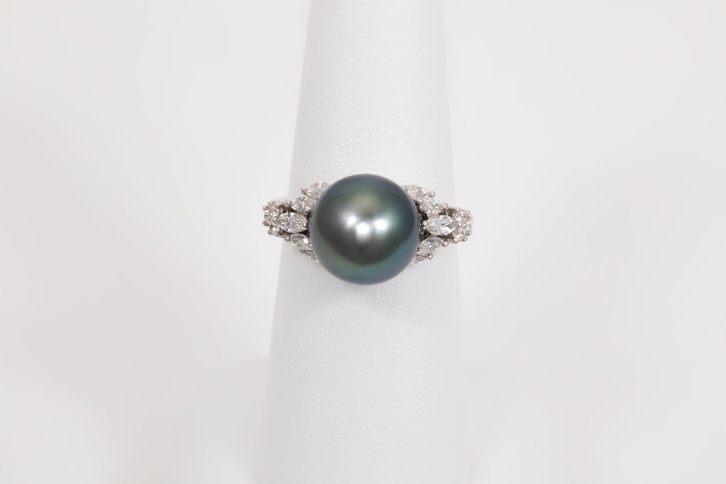 18kt White Gold Tahitian Pearl and Diamond Ring