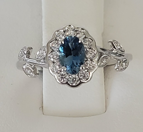 14kt White Gold Aquamarine Floral Design Ring