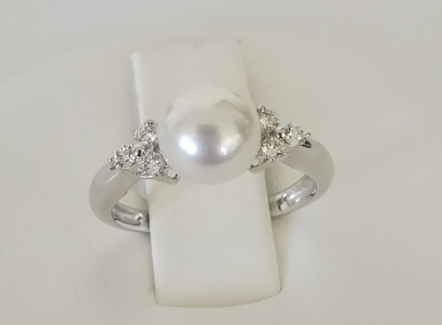 14kt White Gold Pearl and Diamond Ring