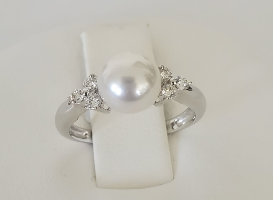 14kt White Gold Pearl and Diamond Ring